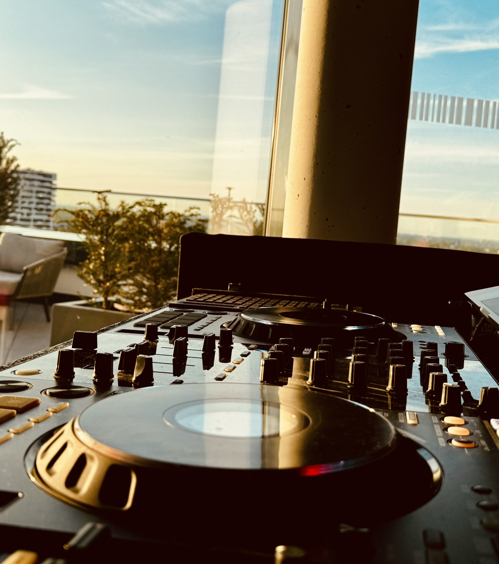 DJ Turntable – Traumhochzeits Fabrik